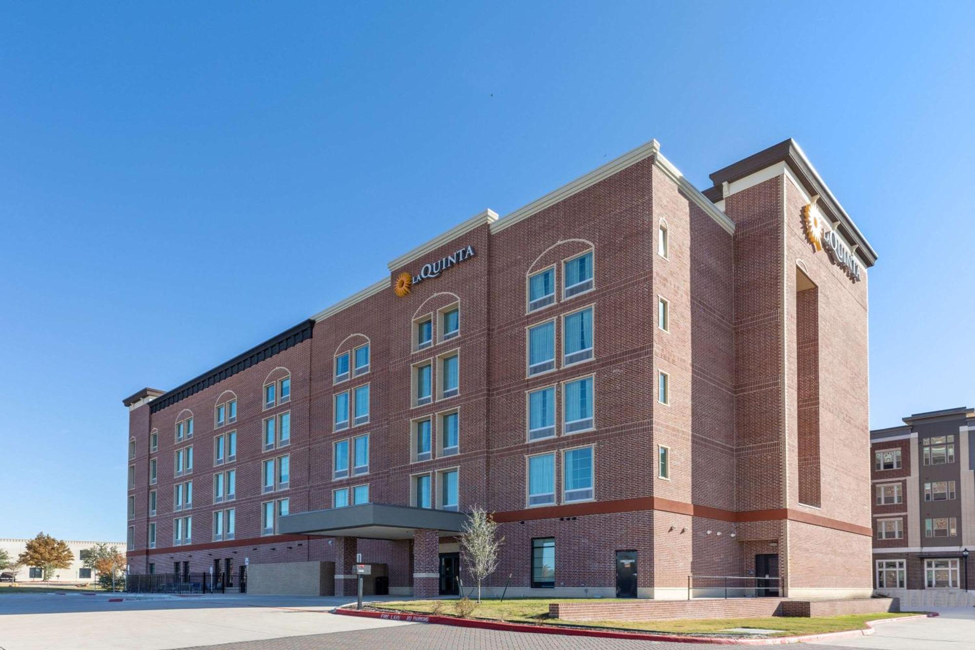La Quinta Inn & Suites By Wyndham Dallas - Frisco Stadium Экстерьер фото